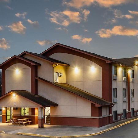 מלון Super 8 By Wyndham Waynesburg מראה חיצוני תמונה
